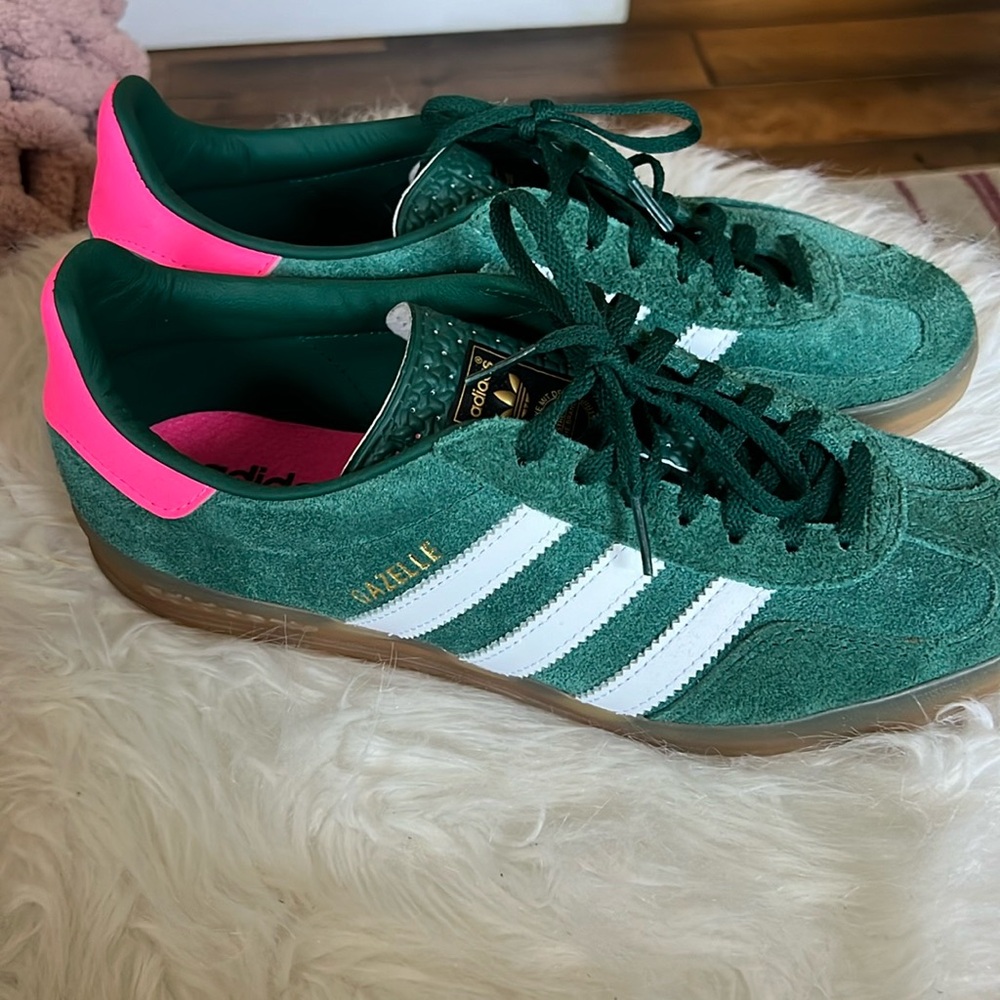 Adidas Gazelle women’s 10